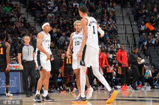 她们在发接 她们在发接